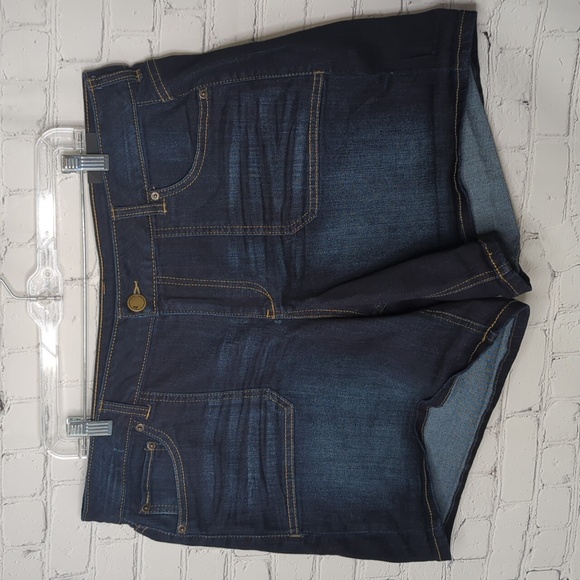 NWT Lane Bryant dark wash denim shorts - Picture 1 of 4